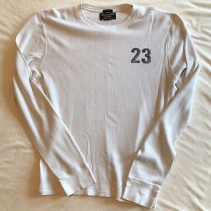 Men’s long sleeve thermal shirt.